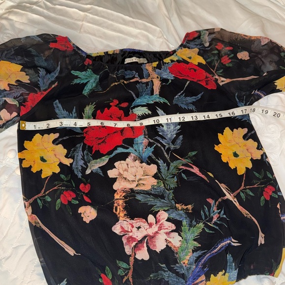 Alice + Olivia Alta Peasant Top in Floral Bird NWOT Shoulder Blouse XS Black - Picture 5 of 12